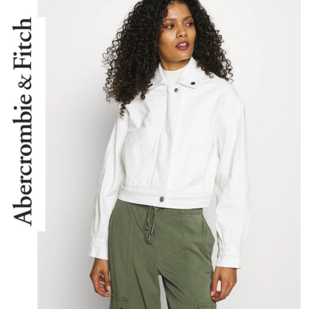 Abercrombie & Fitch Cropped Denim Jacket